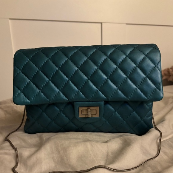 Chanel chain bag - Picture 1 of 11